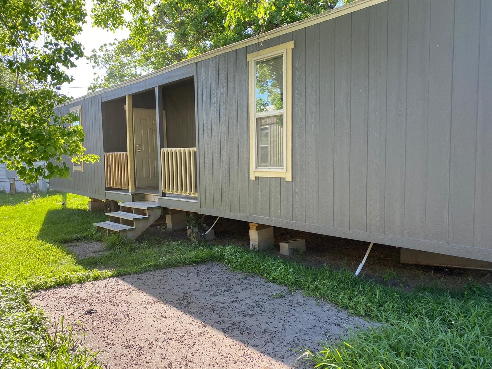 Studio rental front entrance and porch